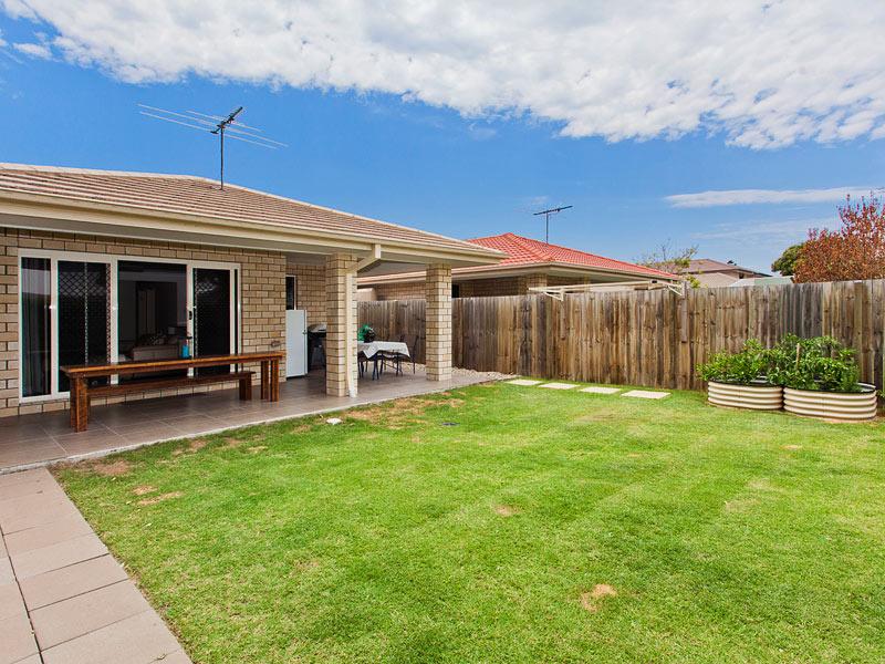 Great home in fantastic location. Pets allowed!