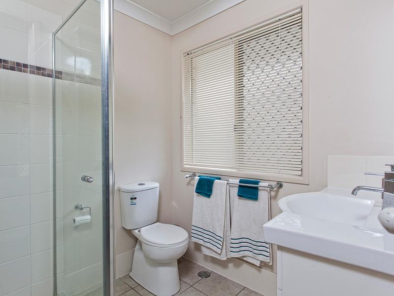 Great home in fantastic location. Pets allowed!