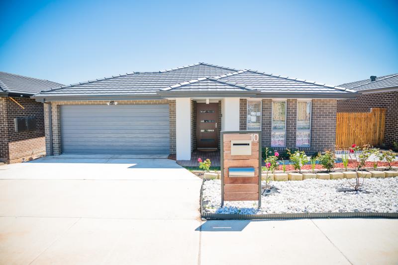 10 Berndt Way Coombs ACT 2611 House for Sold