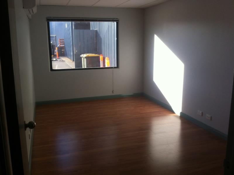 HUGE WORKSHOP/WAREHOUSE/FACTORY/ - NEGOTIABLE LEASE - $8,000 - $10,000 PCM