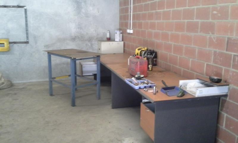 HUGE WORKSHOP/WAREHOUSE/FACTORY/ - NEGOTIABLE LEASE - $8,000 - $10,000 PCM