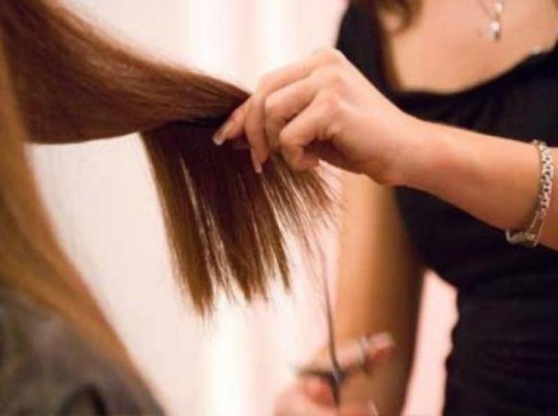 MODERN STYLISH HAIR SALON WITH EXCELLENT FIT-OUT – CENTRALLY LOCATED