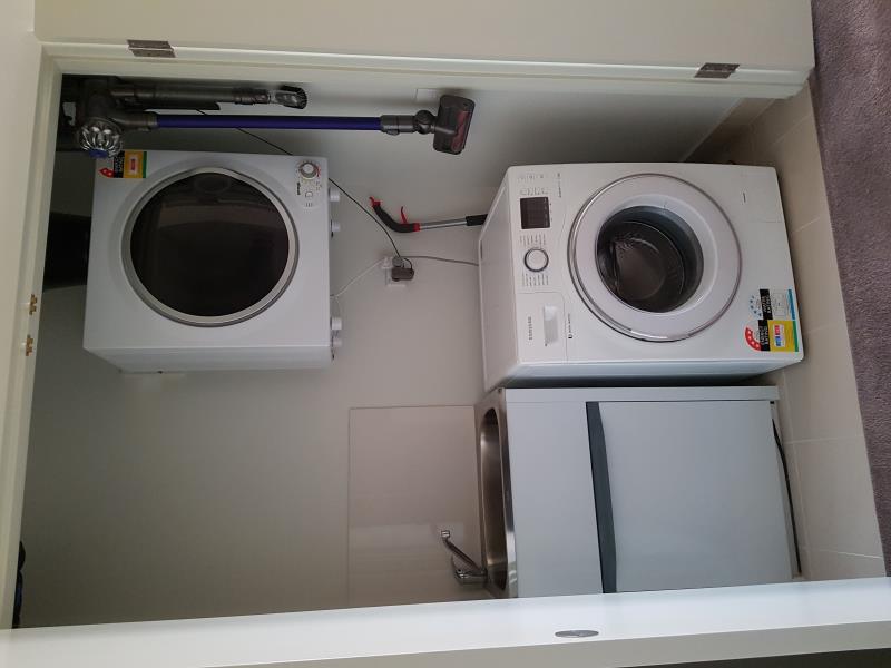 RARE 1 BED UNFURNISHED APARTMENT WITH LOFT!