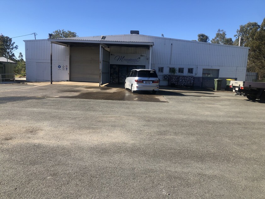 INDUSTRIAL PROPERTY MULTIPLE USES CORNER BLOCK MAIN ROAD EXPOSURE
