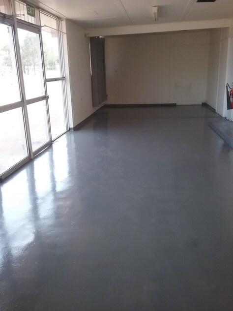 HEAVY BUILT BESSER BLOCK WAREHOUSE/SHOWROOM/SHED ON 2023M2 (HALF ACRE)