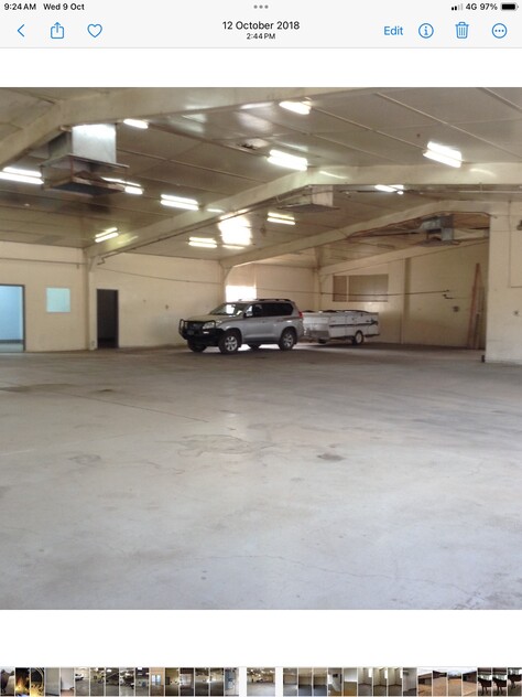 HEAVY BUILT BESSER BLOCK WAREHOUSE/SHOWROOM/SHED ON 2023M2 (HALF ACRE)