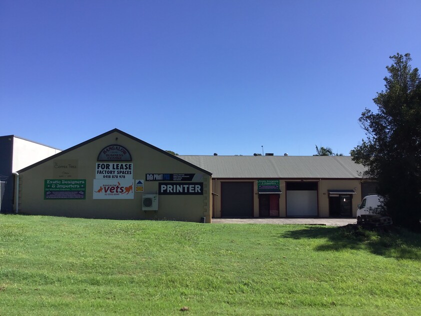 FACTORY SHOWROOM (Highway Exposure)