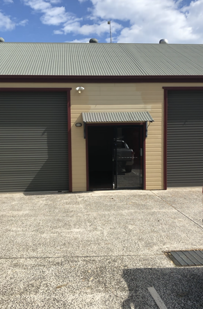 FACTORY SHOWROOM (Highway Exposure)