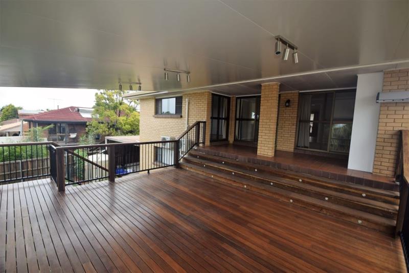 16 Chelva Street Wishart QLD 4122 House for Rent