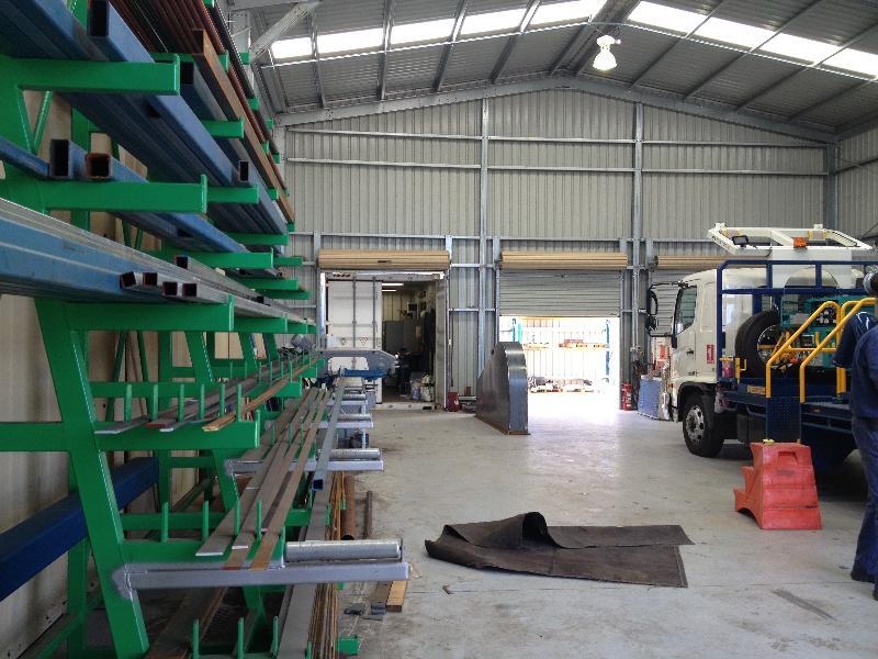 BE QUICK - COMMERCIAL PROPERTY - VACANT POSSESSION!