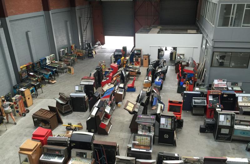 GAME ON! LEADING SUPPLIER OF POOL TABLES / JUKE BOXES / ARCADE MACHINES!