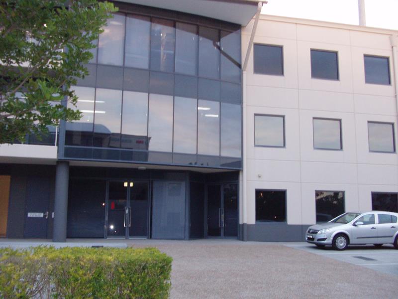 GROUND FLOOR, STUNNING LIGHT FILLED OFFICE SUITE WITH PARKING RIGHT AT DOOR