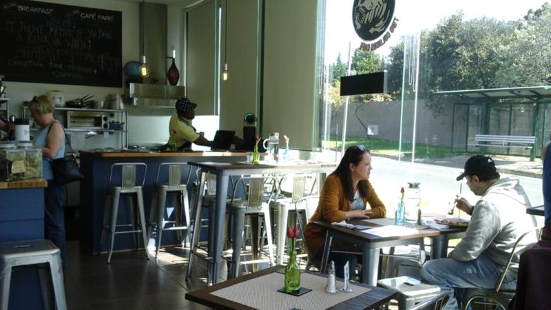 TRENDY CAFE/RESTAURANT - BARGAIN PRICE – BRAND NEW EQUIPMENT – MAIN RD EXPOSURE