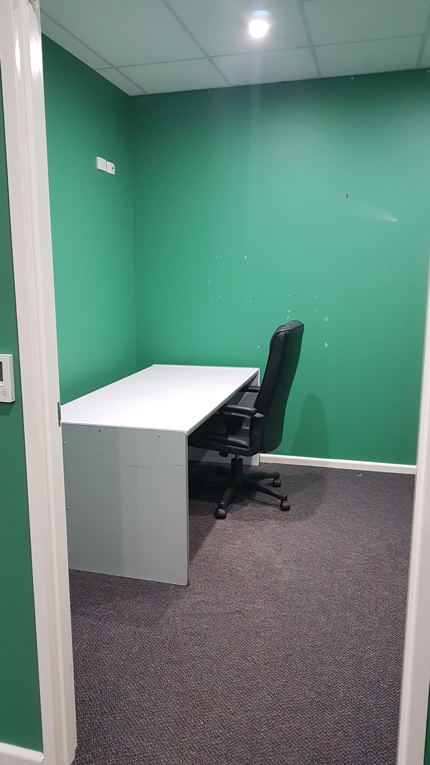 Quality 350m2 shed with 100m2 office - BREAK LEASE - MULTI-PURPOSE USE
