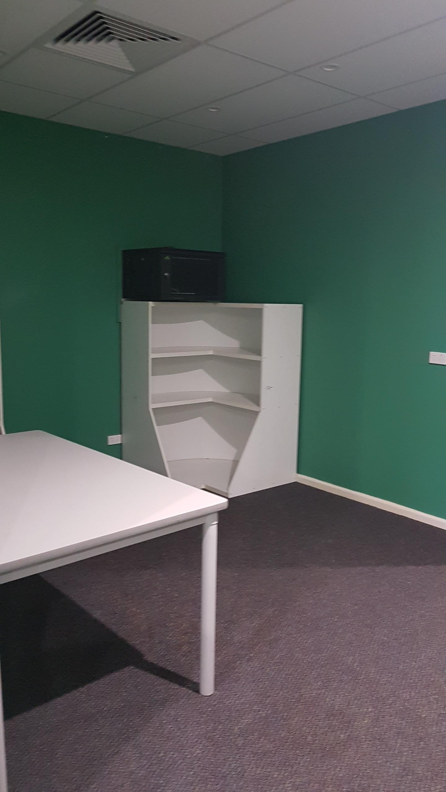 Quality 350m2 shed with 100m2 office - BREAK LEASE - MULTI-PURPOSE USE