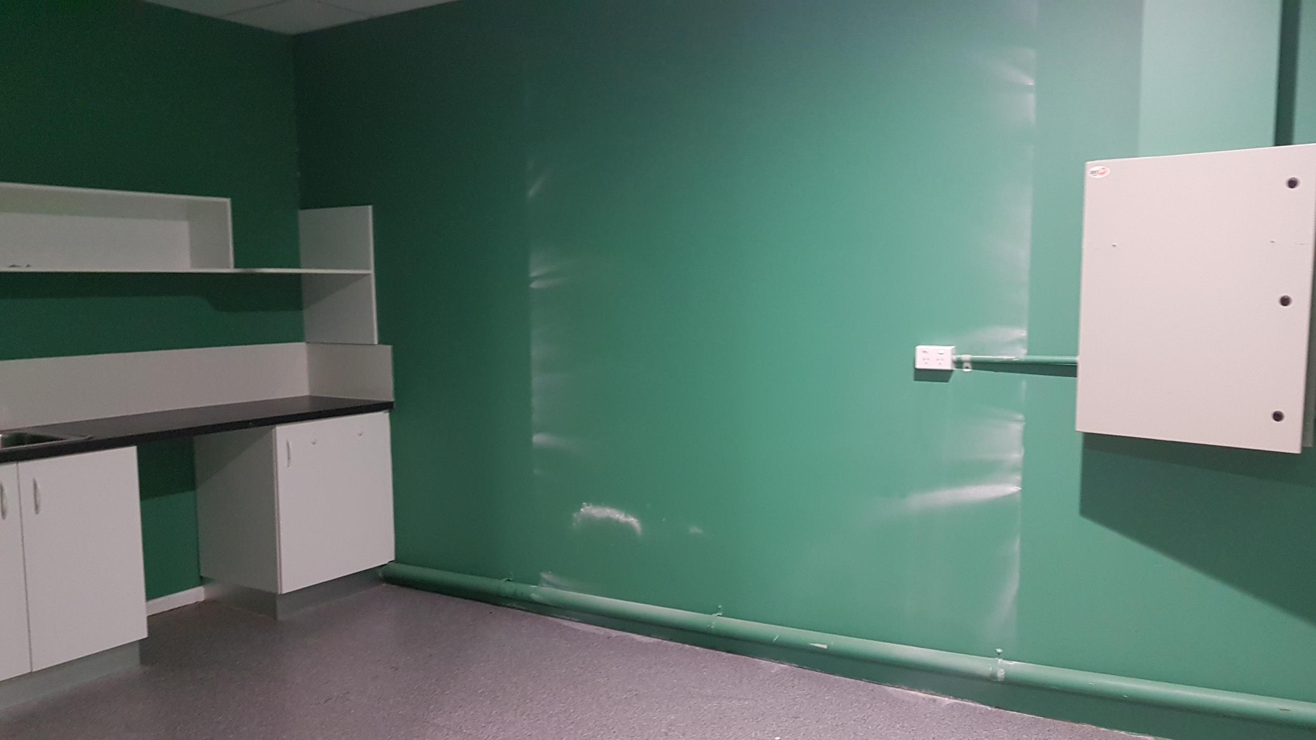 Quality 350m2 shed with 100m2 office - BREAK LEASE - MULTI-PURPOSE USE