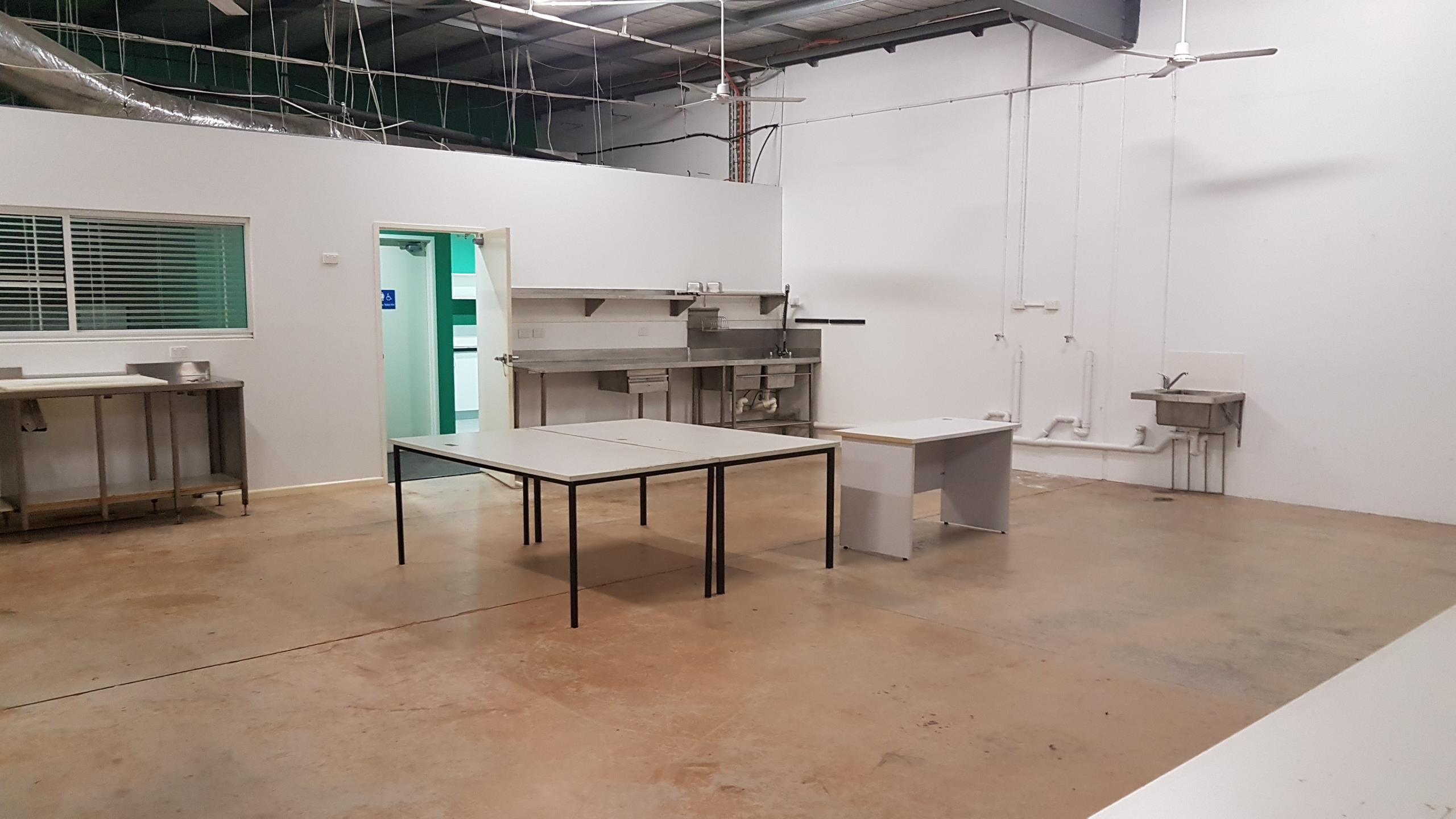 Quality 350m2 shed with 100m2 office - BREAK LEASE - MULTI-PURPOSE USE