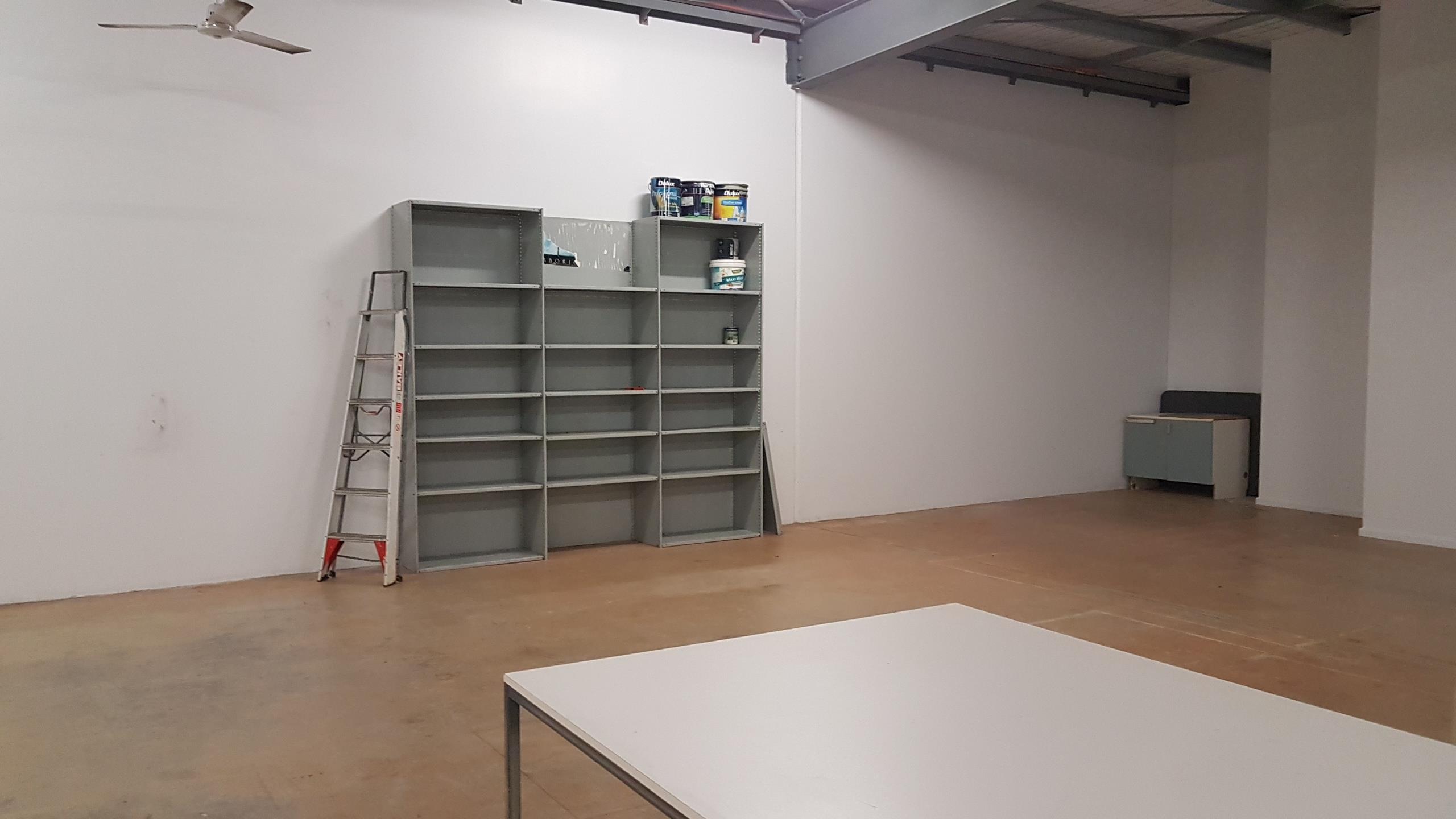 Quality 350m2 shed with 100m2 office - BREAK LEASE - MULTI-PURPOSE USE
