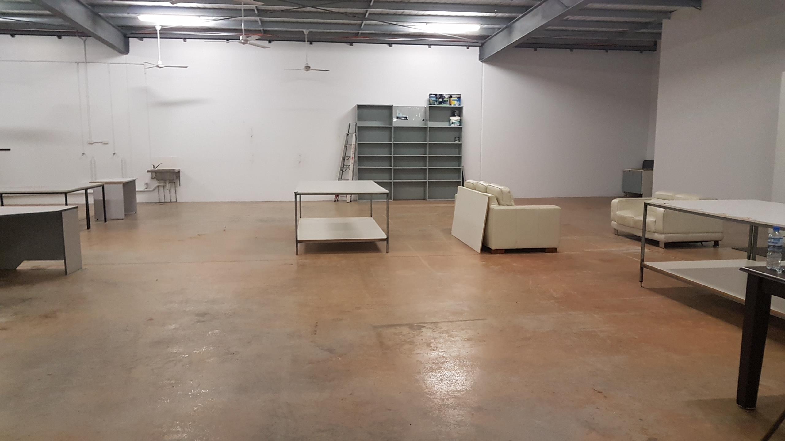 Quality 350m2 shed with 100m2 office - BREAK LEASE - MULTI-PURPOSE USE