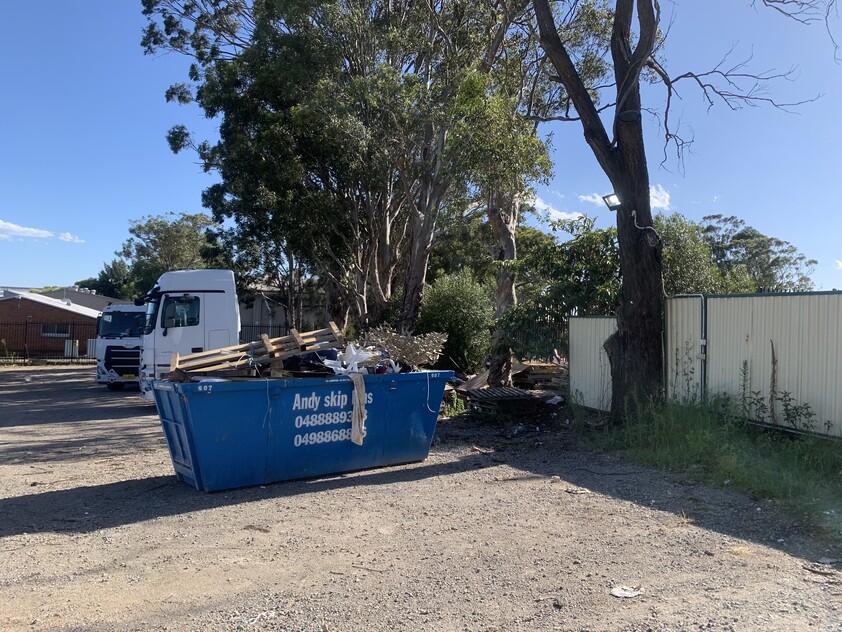 INDUSTRIAL PROPERTY - HUGE 1600m² EASY ACCESS to M4 & Woodville Rd