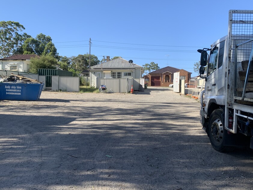 INDUSTRIAL PROPERTY - HUGE 1600m² EASY ACCESS to M4 & Woodville Rd