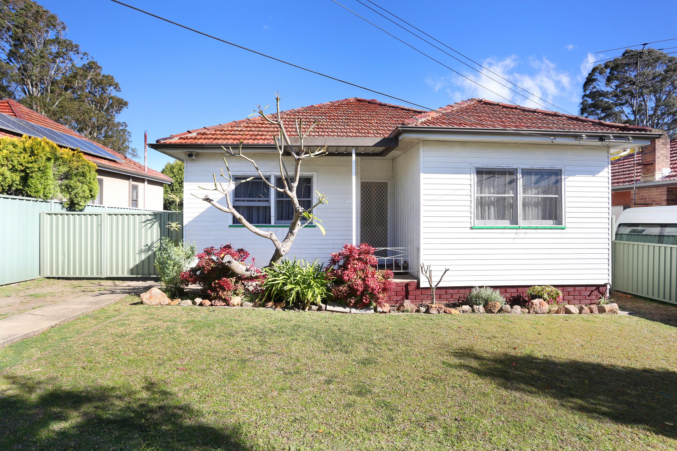 4 Magowar Road Pendle Hill NSW 2145 House for Sold
