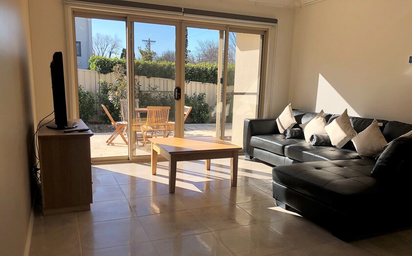 Luxury Home & Outdoor Living. Fully Furnished and equipped. Private. Quiet.