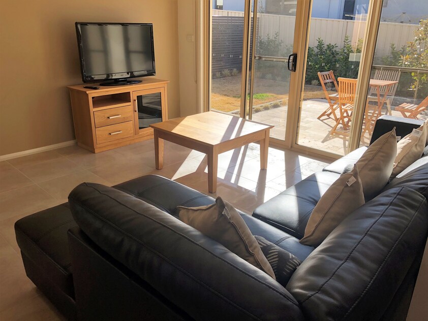 Luxury Home & Outdoor Living. Fully Furnished and equipped. Private. Quiet.
