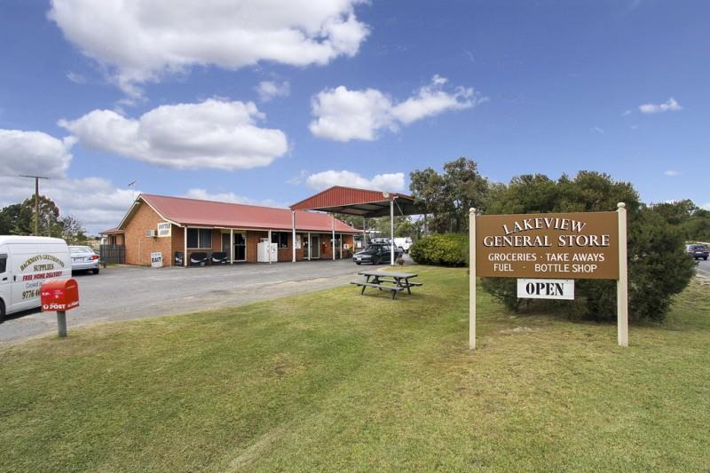 General store, Freehold & business with excellent residence.