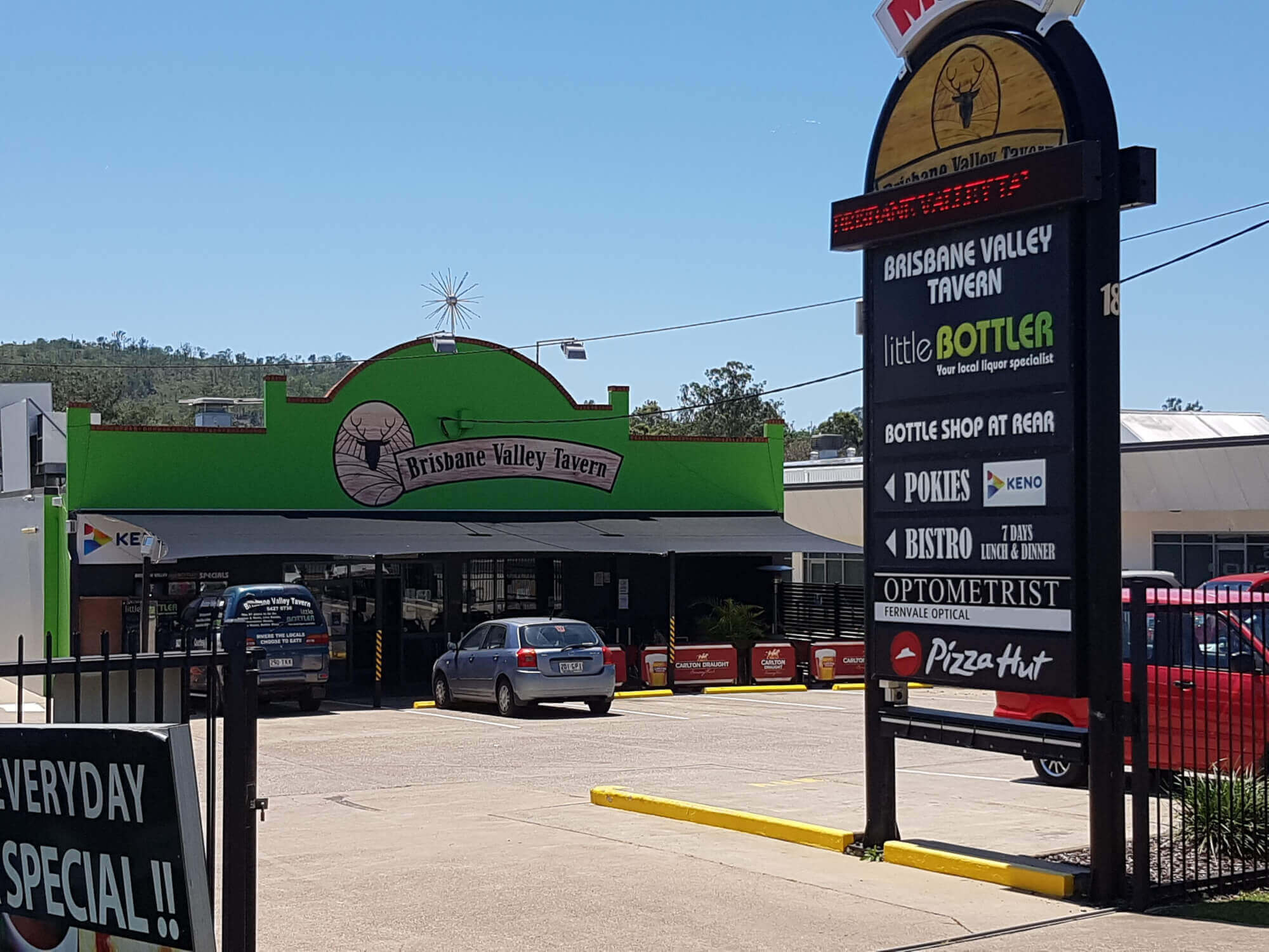 Leasehold Tavern Plus Apartment Rooms - Fernvale, Qld