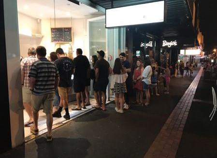 ICE CREAM / GELATERIA IN PRIME LOCATION. LONG LEASE WITH TOP QUALITY FIT-OUT!