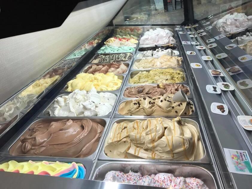 ICE CREAM / GELATERIA IN PRIME LOCATION. LONG LEASE WITH TOP QUALITY FIT-OUT!