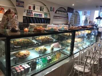 ICE CREAM / GELATERIA IN PRIME LOCATION. LONG LEASE WITH TOP QUALITY FIT-OUT!