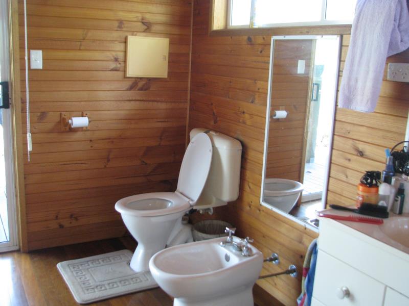 16 Jacqueline Drive Pacific Haven QLD 4659 Acreage Semi rural for