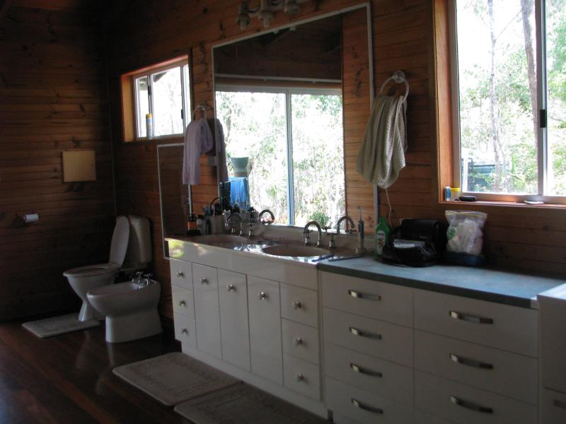 16 Jacqueline Drive Pacific Haven QLD 4659 Acreage Semi rural for