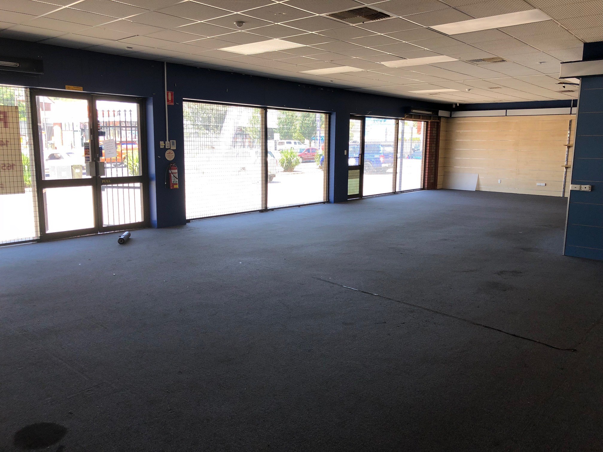 Large Showroom and Warehouse for Rent