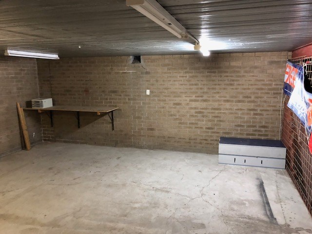 Large Showroom and Warehouse for Rent