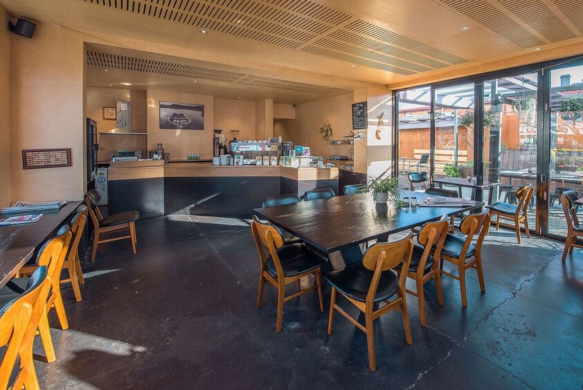 FABULOUS CAFE IN PRIME LOCATION, RICHMOND – CHEAP RENT INCLUDING UPSTAIRS RESIDE