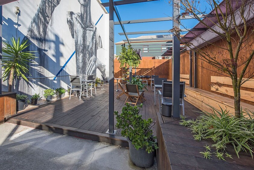 FABULOUS CAFE IN PRIME LOCATION, RICHMOND – CHEAP RENT INCLUDING UPSTAIRS RESIDE