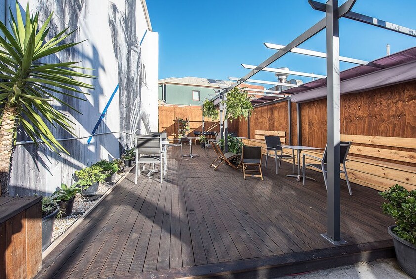 FABULOUS CAFE IN PRIME LOCATION, RICHMOND – CHEAP RENT INCLUDING UPSTAIRS RESIDE