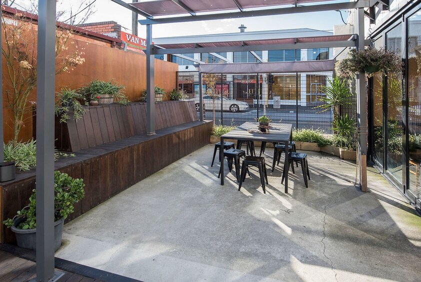FABULOUS CAFE IN PRIME LOCATION, RICHMOND – CHEAP RENT INCLUDING UPSTAIRS RESIDE