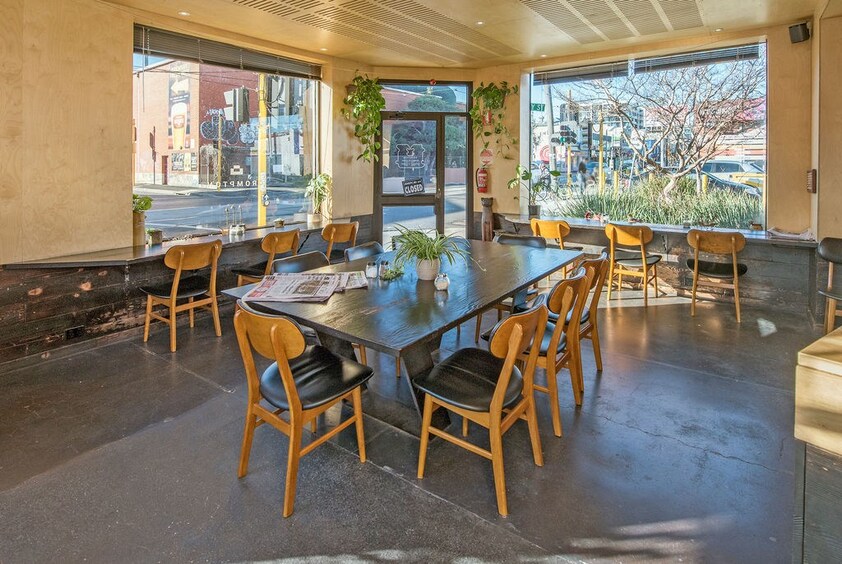 FABULOUS CAFE IN PRIME LOCATION, RICHMOND – CHEAP RENT INCLUDING UPSTAIRS RESIDE