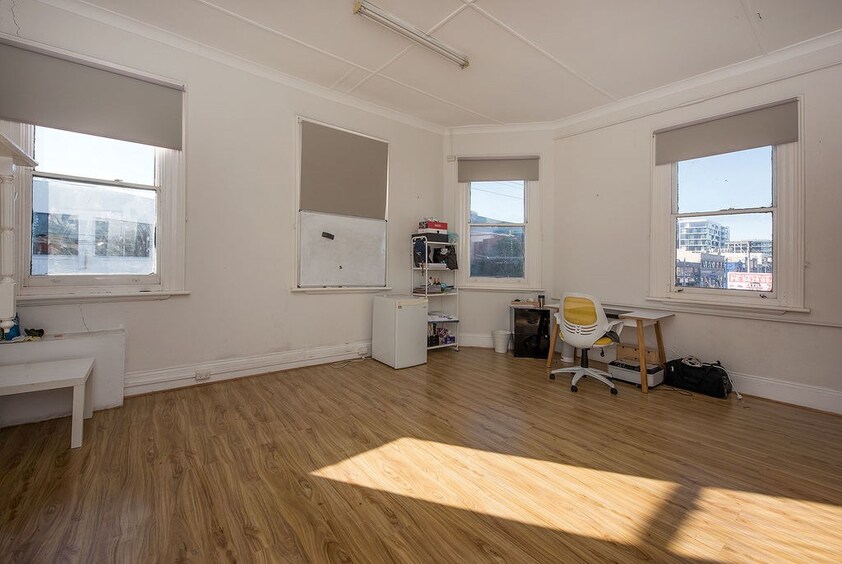FABULOUS CAFE IN PRIME LOCATION, RICHMOND – CHEAP RENT INCLUDING UPSTAIRS RESIDE