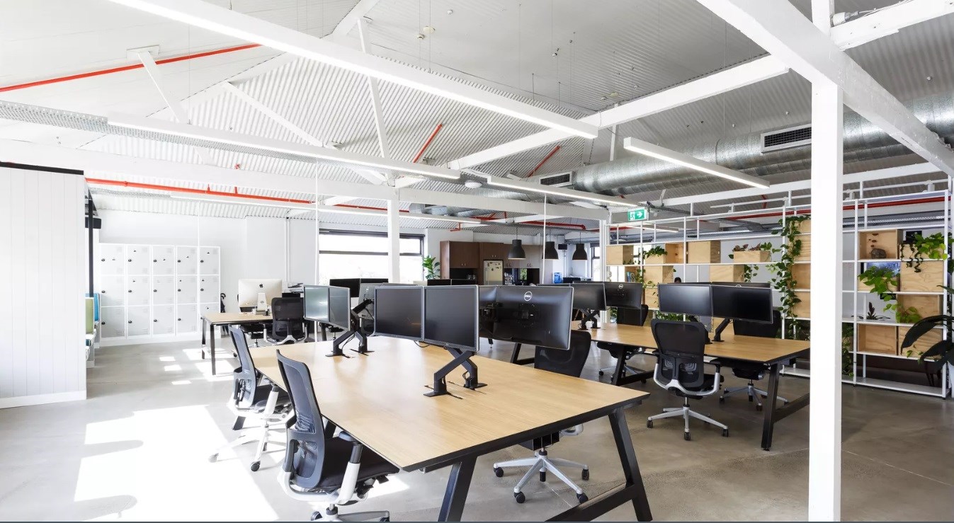 Top quality creative space - full fitout furniture / equipment included