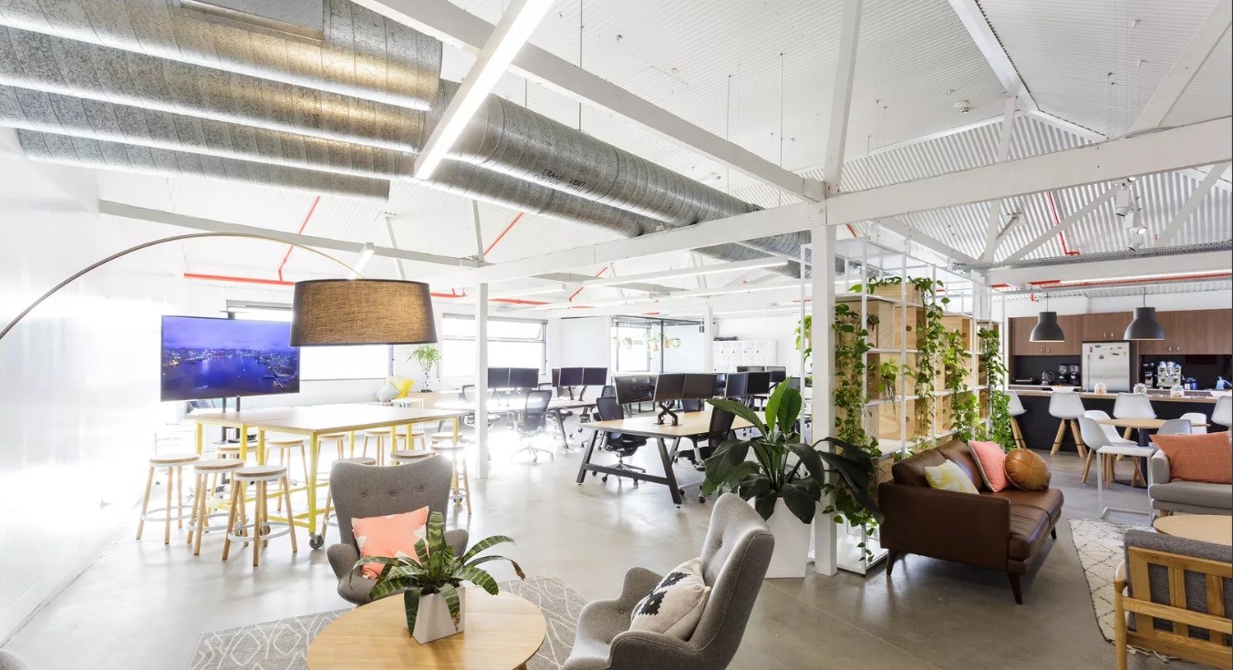 Top quality creative space - full fitout furniture / equipment included