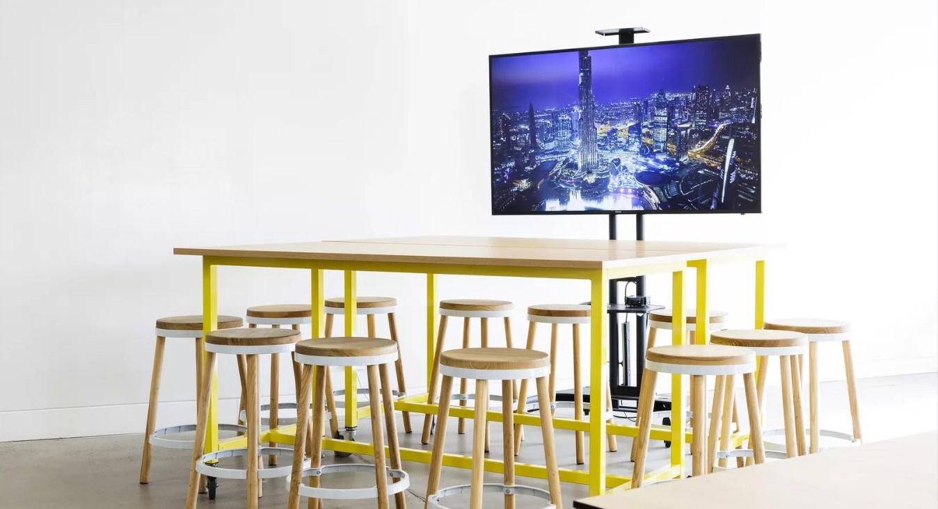 Top quality creative space - full fitout furniture / equipment included