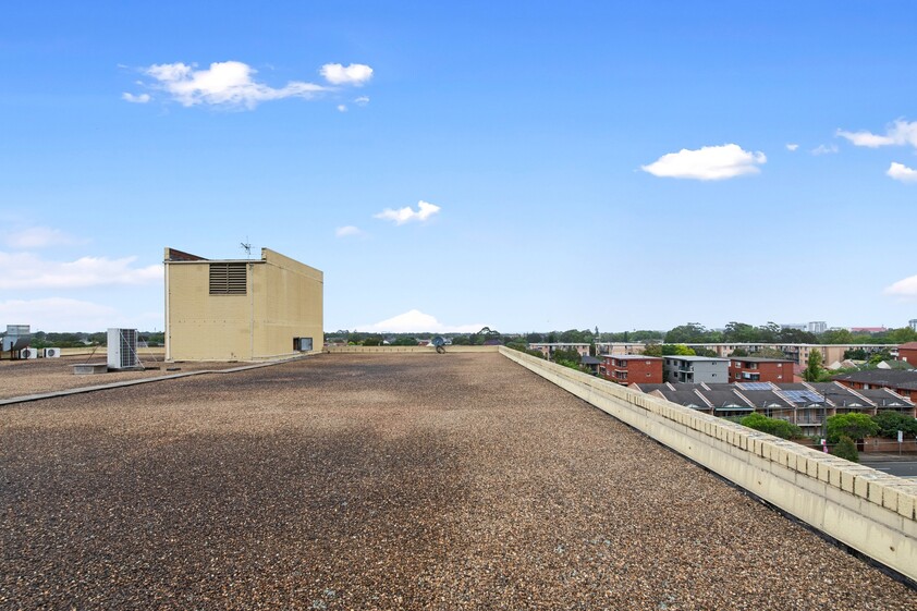 OFFICE SUITE Great future Investment Internal space 266 Sq.m.; PLUS Rooftop 288 Sq.m. (Total area 583 Sq.m on TITLE)