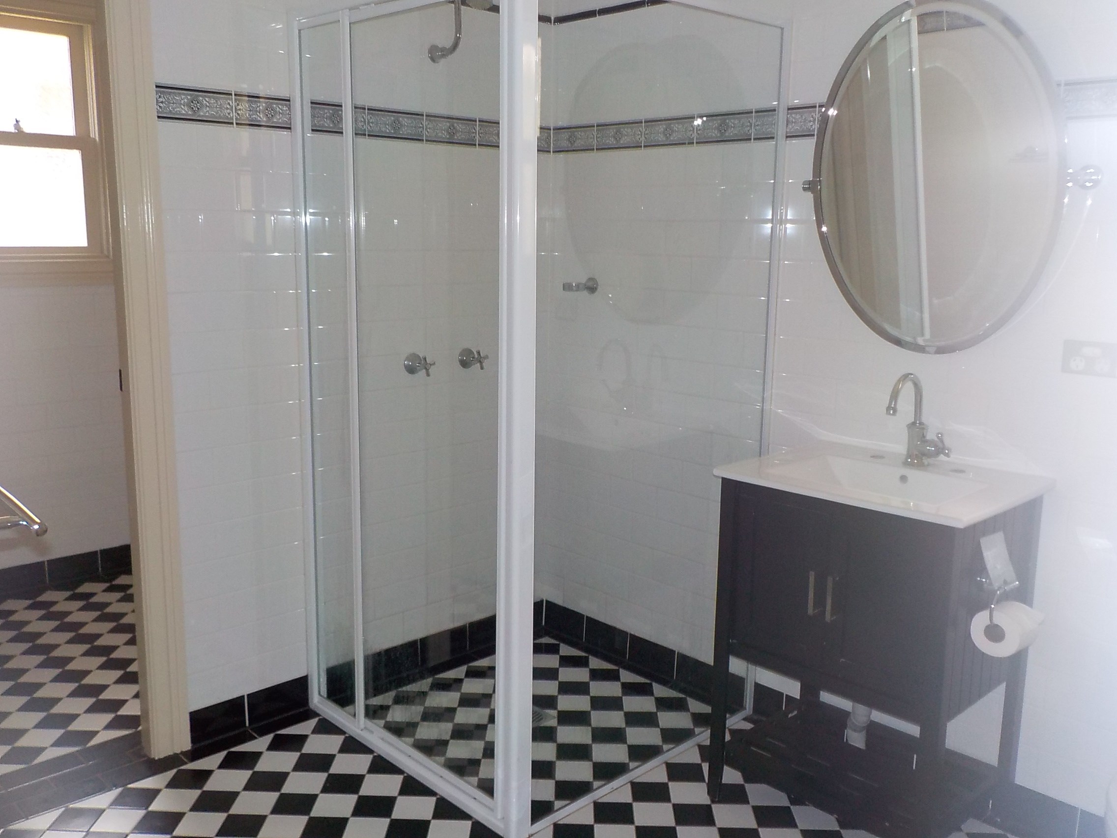 Beautiful 100 +Year Old Freestanding Heritage Cottage For Rent