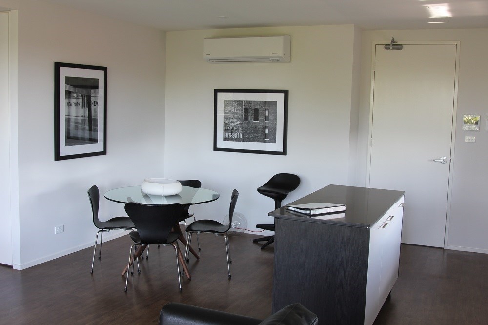 WARM, SUNNY, VIEWS ABOUNDING, COMFORTABLE, EVERYTHING PROVIDED