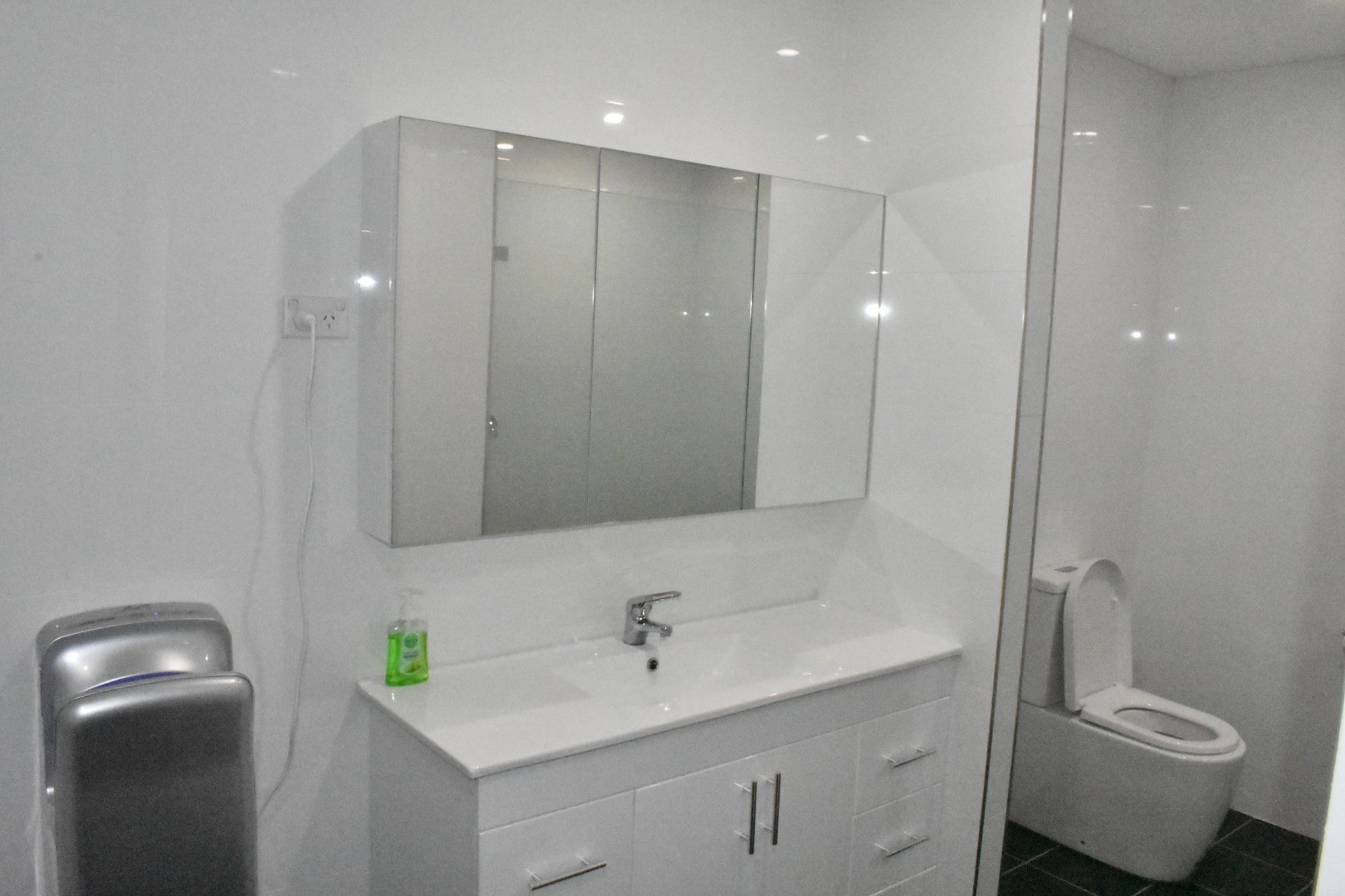 Great Facility - Great Location (Sale Considered)